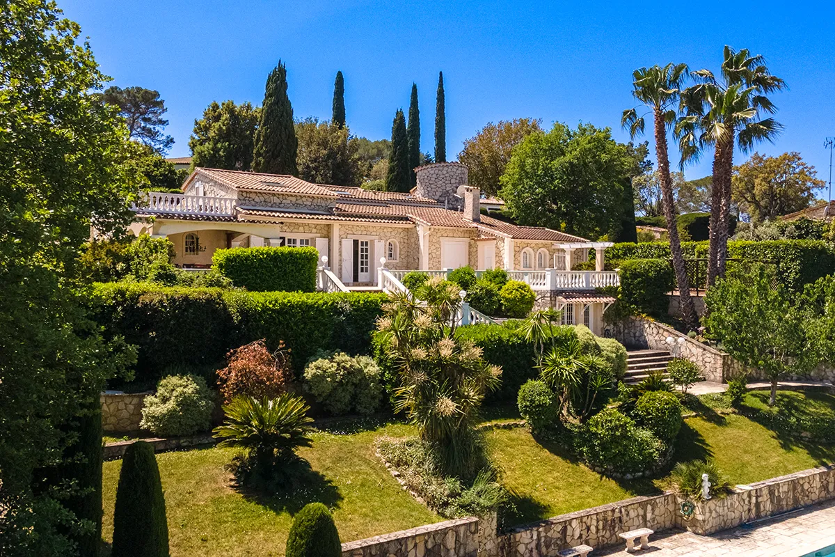 luxury villa terrace Cannes